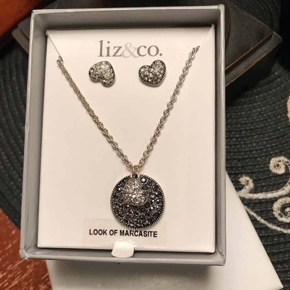BRAND NEW 🌟 - Liz & Co Necklace Set